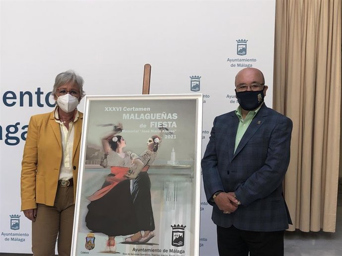 La concejala de Fiestas, Teresa Porras y el presidente de la Federación Malagueña de Peñas, Manuel Curtido, durante la presentación del Certamen de Malagueñas