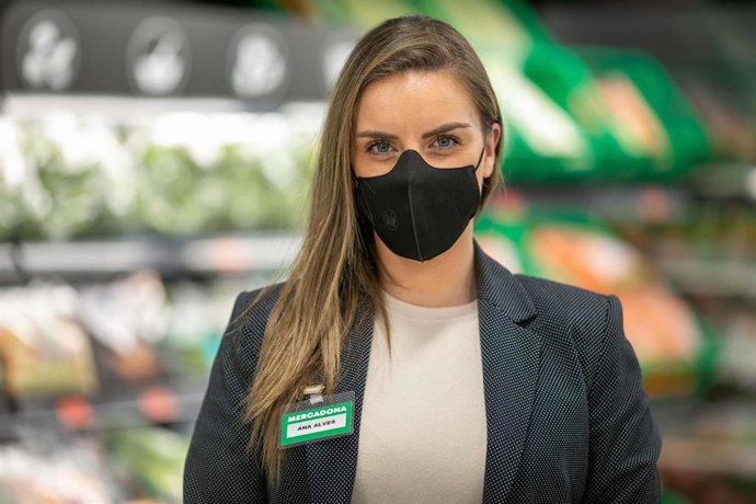 Archivo - Mascarilla corporativa de Mercadona