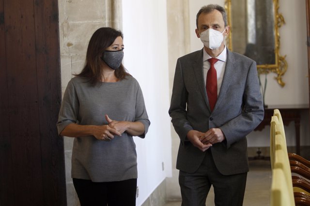 La presidenta del Govern, Francina Armengol, y el ministro de Ciencia e Innovación, Pedro Duque, a su llegada la presentación del nuevo edificio del Sistema de Observación y Predicción Costero (SOCIB.