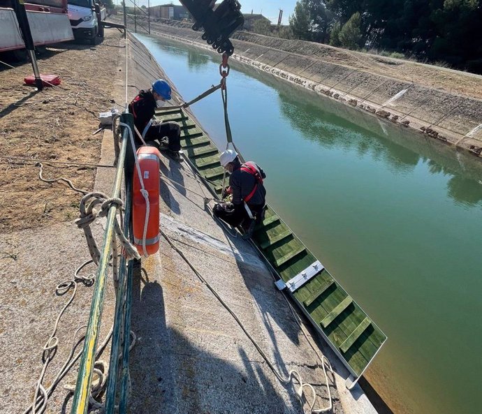 Rampa colocada por Endesa en el canal de Térmens (Lleida).