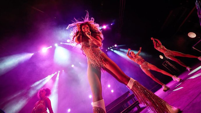 Archivo - La cantante Lola Índigo durante un concierto.