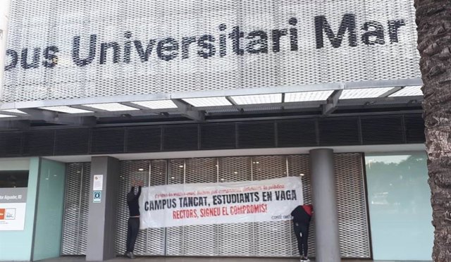Bloqueig al Campus Mar de la UPF.