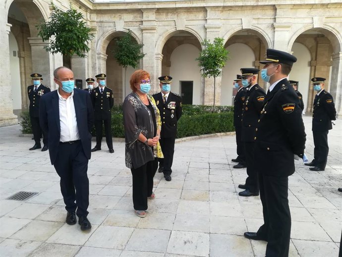 Archivo - La delegada del Gobierno en la Comunitat Valenciana, Gloria Calero, preside, junto al subdelegado del Gobierno en Valencia, Rafa Rubio, y el jefe superior de Policía de la Comunitat Valenciana, Jorge Zurita , el acto de jura de nuevos subinspe