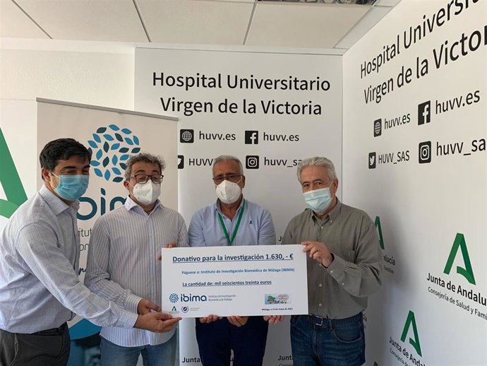 El Ibima recibe una donación de la Asociación Payasos de Hospital para la investigación