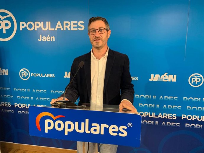 Contreras informa sobre el congreso provincial del PP de Jaén.