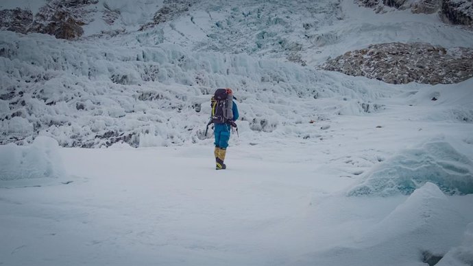 Imagen de archivo de un alpinista en el Everest.