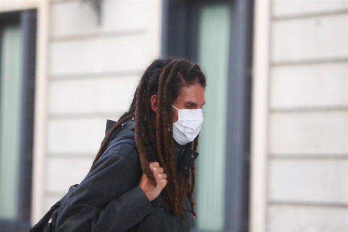 El secretario de Organización de Podemos y diputado de Unidas Podemos en el Congreso, Alberto Rodríguez a su llegada a una sesión de control en el Congreso de los Diputados, a 12 de mayo de 2021, en Madrid, (España). Durante el pleno el Ejecutivo se enf