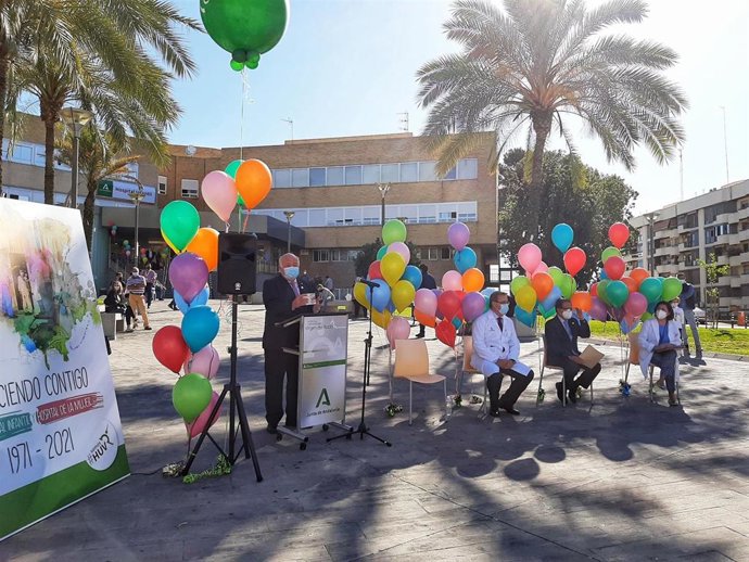 Aguirre inaugura los actos por el 50 cumpleaños de los hospitales Infantil y de La Mujer del Virgen del Rocío de Sevilla