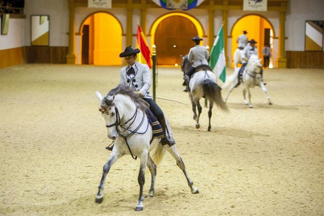 Archivo - Jinetes de la Real Escuela de Arte Ecuestre