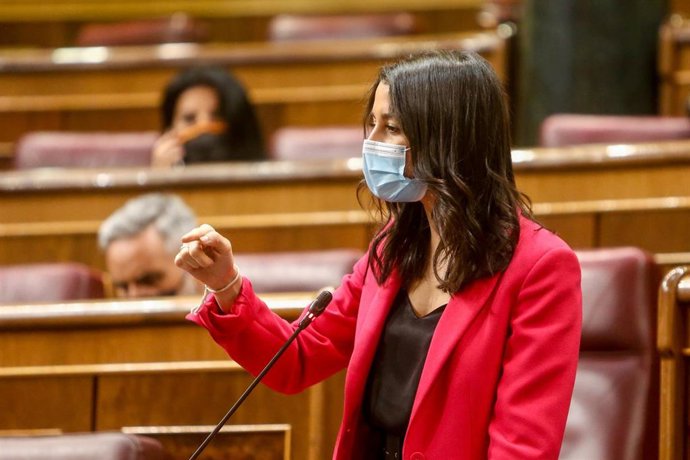 La presidenta de Ciudadanos, Inés Arrimadas, interviene en una sesión de control en el Congreso de los Diputados.