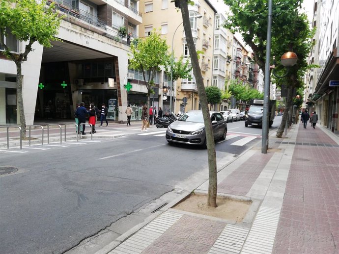 Imagen de Avenida de Portugal, con el nuevo paso de peatones y el pasaje con Gran Vía a un lado.