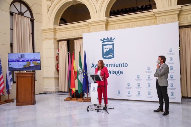 Rosa Sánchez informa junto a Francisco Quereda de la presencia de Málaga capital en Fitur 2021