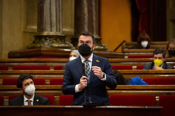 El vicepresidente de la Generalitat en funciones, Pere Aragons, en la sesión de control al Govern en el pleno del Parlament.
