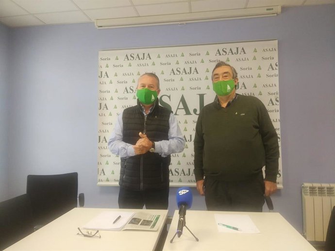 Donaciano Dujo (izda) junto al presidente de Asaja Soria, Carmelo Gómez.