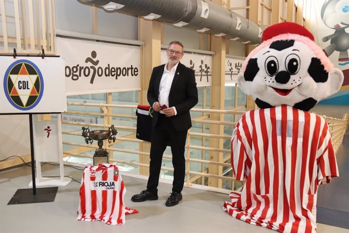 Las Gaunas exhibirá de forma permanente trofeos, equipaciones y material recuperado del Club Deportivo Logroñés