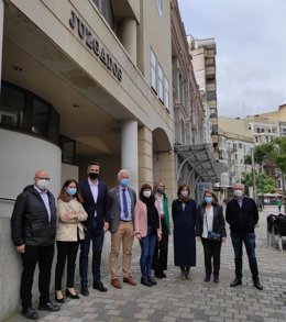 Visita de técnicos del Ministerio de Movilidad y del Ayuntamiento al teatro Bretón para abordar la ampliación, a la que también ha acudido el alcalde de Logroño, Pablo Hermoso de Mendoza,