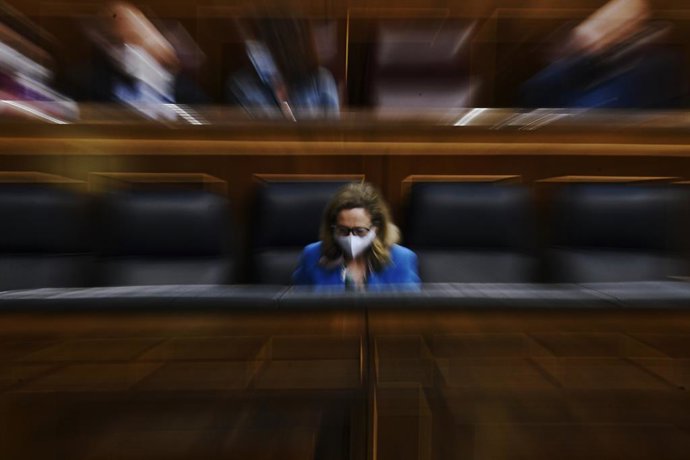 La vicepresidenta de Asuntos Económicos, Nadia Calviño, en una sesión plenaria en el Congreso de los Diputados, a 13 de mayo de 2021, en Madrid, (España). El pleno estará marcado, entre otras cuestiones, por el debate y votación del informe redactado po