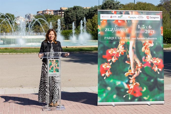 La consejera de Servicios Públicos y Movilidad del Ayuntamiento de Zaragoza, Natalia Chueca, presenta la primera edición de ZGZ FLORECE.