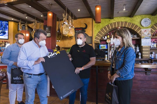 Entrega de material de Anfitriones en El Burladero