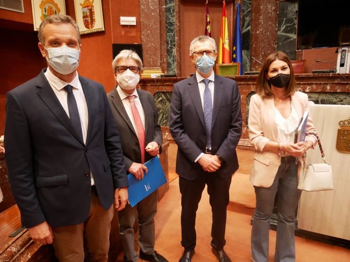 Imagen de la presentación de los presupuestos de la Consejería de Salud en la Asamblea