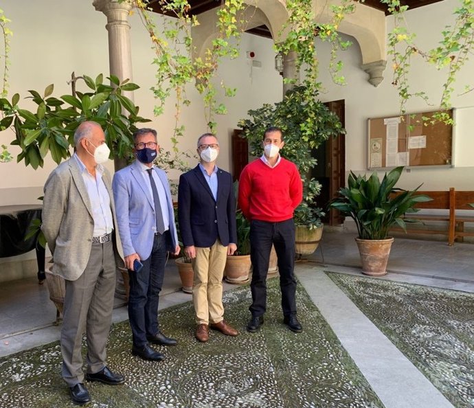 Visita de la Junta al conservatorio Victoria Eugenia