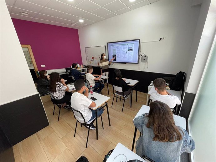 Las academias de inglés andaluzas reclaman que prioricen a sus profesores para la vacunación contra la COVID-19