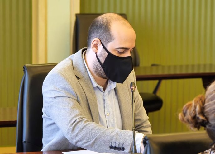 El portavoz y diputado de Unidas Podemos en el Parlament, Alejandro López, en la Comisión de Economía.