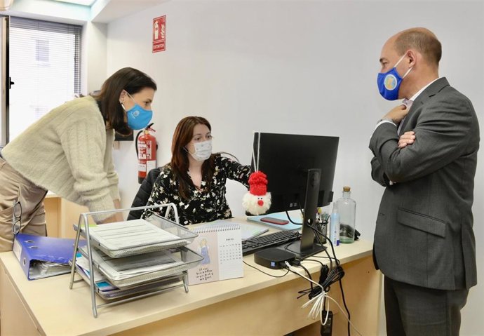 La alcaldesa de Santander, Gema Igual, visita la empresa Servisar