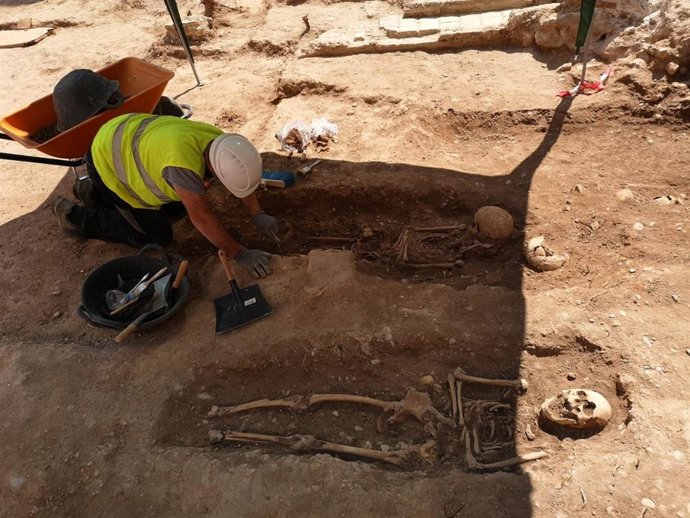 Cementerio medieval que han sacado a la luz las obras de rehabilitación d ela muralla islámica de Valncia