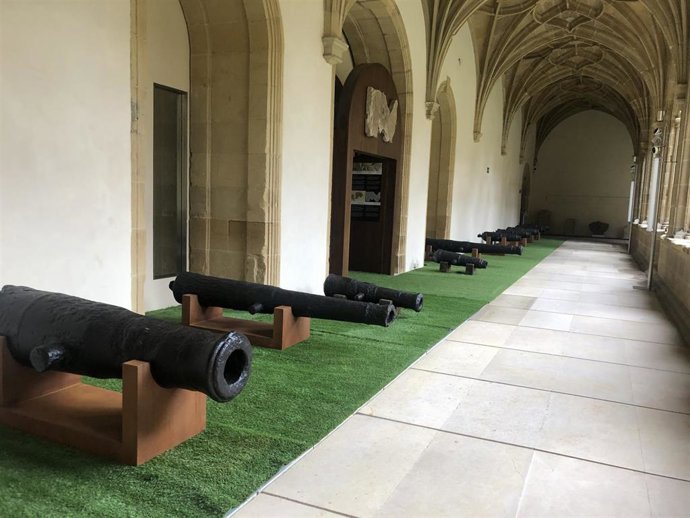 Archivo - Cañones en el claustro del museo San Telmo de San Sebastián