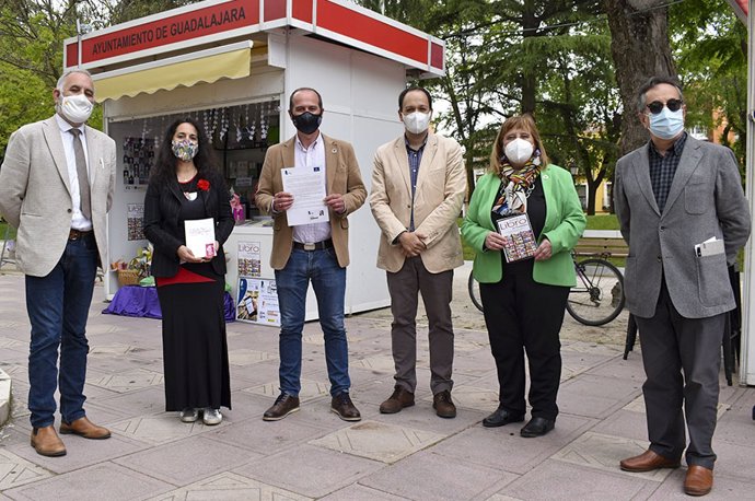 El alcalde de Guadalajara, Alberto Rojo, en la presentación de la integración de la biblioteca 'Suárez de Puga' en la Red de Bibliotecas de C-LM