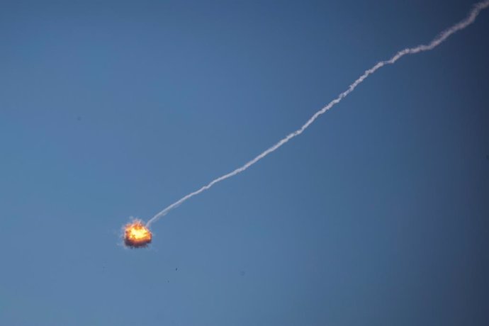 13 May 2021, Israel, Sderot: An Israeli iron dome rocket intercepts a rocket launched from the Gaza Strip towards Israel, amid the escalating flare-up of Israeli-Palestinian violence. Photo: Ilia Yefimovich/dpa