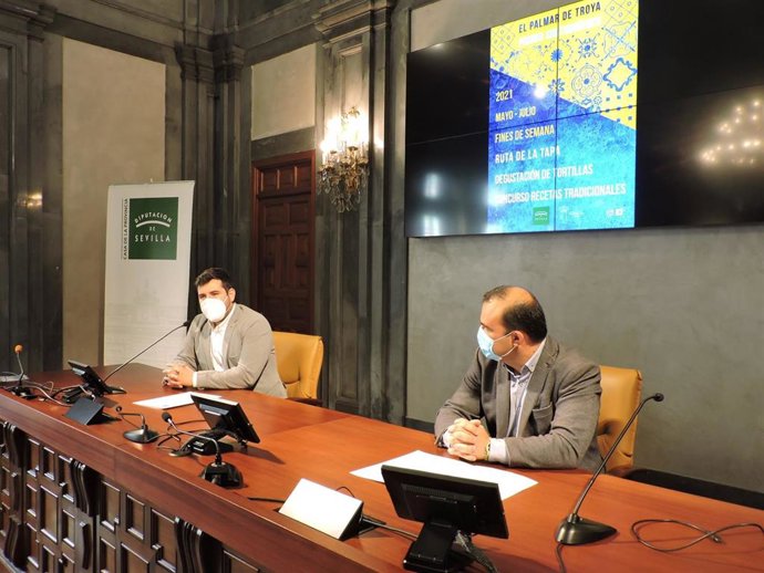 Moyano y González García presentan el proyecto 'El Palmar. Parada gastronómica' en la Casa de la Provincia