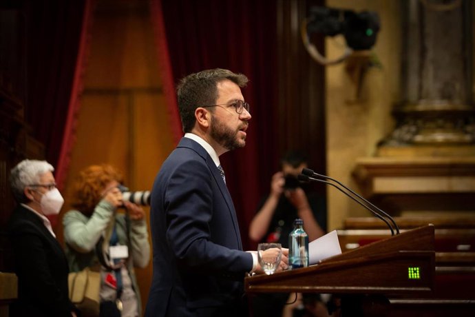 El vicepresidente de la Generalitat en funciones, Pere Aragons, en el pleno del Parlament.