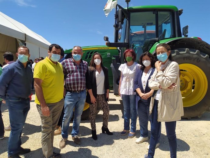 La delegada de Agricultura en Almería asiste a la concentración de organizaciones agrarias en Vélez-Rubio