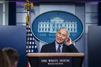 Fauci pide a los padres de EEUU que animen a sus hijos para que se vacunen, pero descarta imponerlo