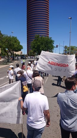 Trabajadores de Abengoa en manifestación por Sevilla.