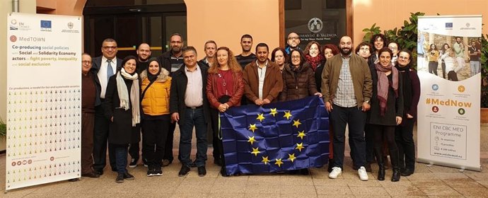 Archivo - Foto de familia de los representantes de las entidades participantes