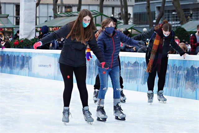 Gente llevando mascarilla en Estados Unidos