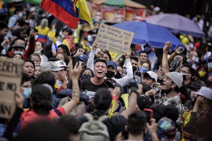 12 May 2021, Colombia, Bogota: Demonstrators shout slogans during a protest against the government of Colombian President Ivan Duque Marquez. Photo: Álvaro Tavera/colprensa/dpa