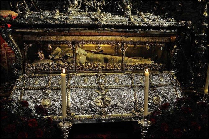 Urna de San Fernando, en la Capilla Real de la Catedral