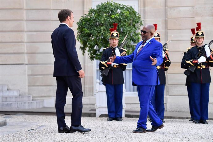 Archivo - Emmanuel Macron recibe al presidente de Comoras, Azali Assoumani