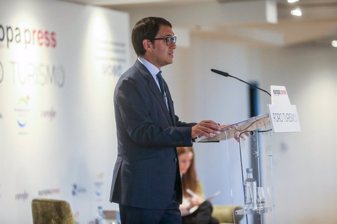 El conseller de Modelo Económico, Turismo y Trabajo de Baleares, Iago Negueruela, interviene en un desayuno del Foro de Turismo de Europa Press, a 14 de mayo de 2021, en el Hotel Eurostars Madrid Tower, Madrid, (España). Su aparición se produce días des