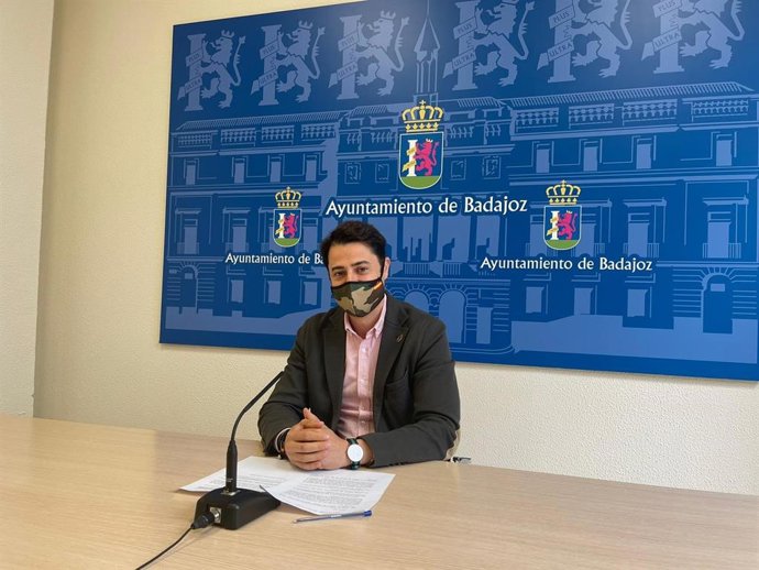 El concejal Alejandro Vélez, en rueda de prensa