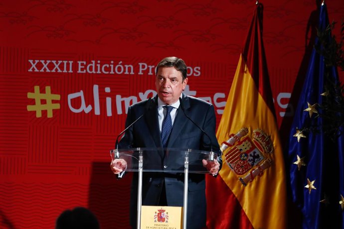 Archivo - El ministro de Agricultura, Pesca y Alimentación, Luis Planas, interviene durante la entrega de la XXXII edición de los Premios Alimentos de España, en la sede del Ministerio, Madrid (España), a 22 de octubre de 2020. Este galardón, convocado 