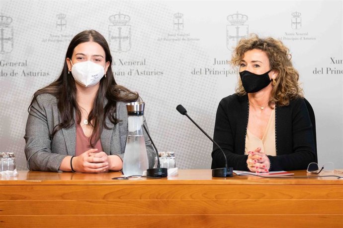 La adjunta autonómica de Jóvenes de Ciudadanos, Aleida González, y la portavoz parlamentaria de Ciudadanos, Susana Fernández.