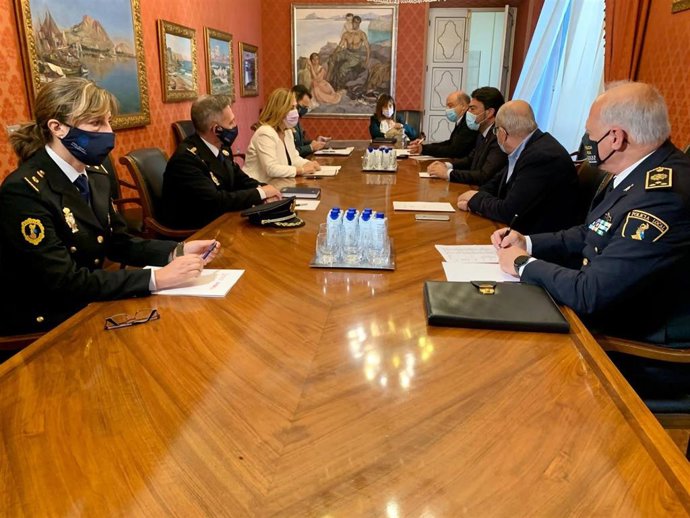 La Policía Nacional establece un amplio dispositivo de vigilancia en toda la provincia ante la llegada de turistas y residentes