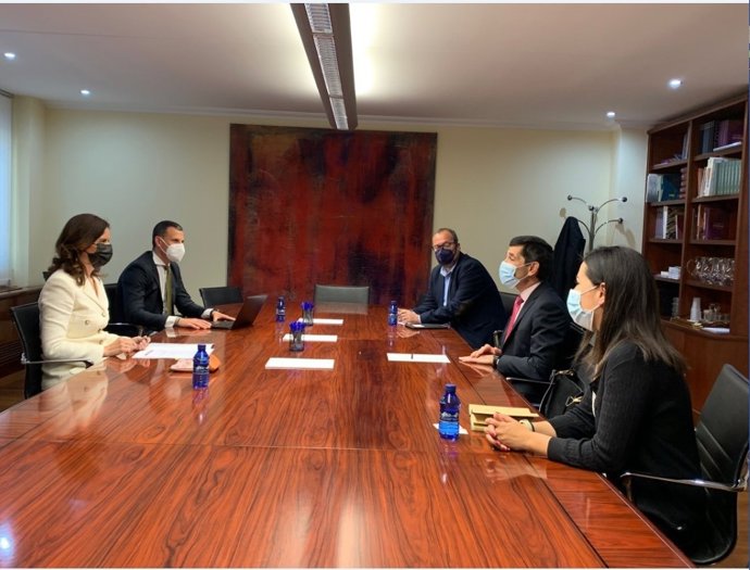 Reunión entre Ana Carlota Amigo y Execyl.