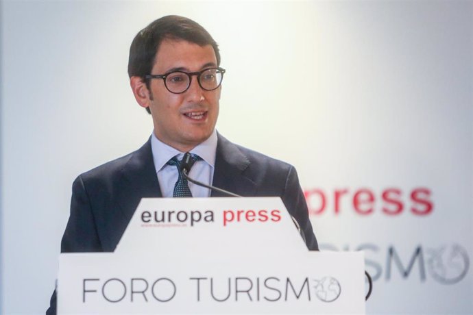 El conseller de Modelo Económico, Turismo y Trabajo de Baleares, Iago Negueruela, interviene en un desayuno del Foro de Turismo de Europa Press, a 14 de mayo de 2021, en el Hotel Eurostars Madrid Tower, Madrid, (España). 