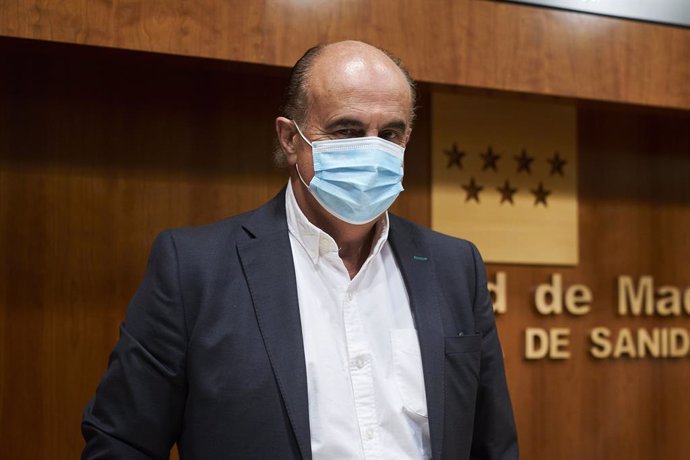 El viceconsejero de Salud Pública y Plan COVID-19 de la Comunidad de Madrid, Antonio Zapatero, a su llegada a una rueda de prensa convocada ante los medios, a 14 de mayo de 2021, en Madrid, (España). En la convocatoria han anunciado que desde la próxima